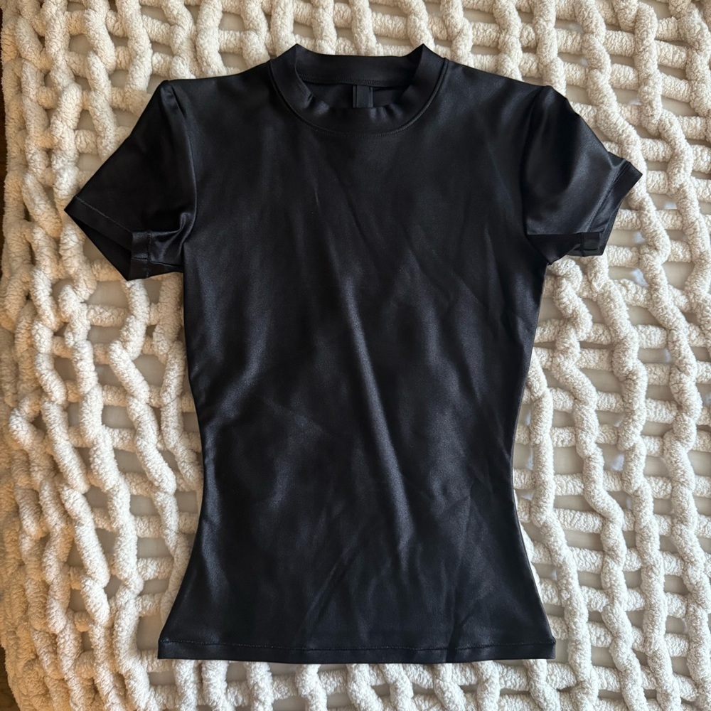 Skims short sleeve metallic t shirt